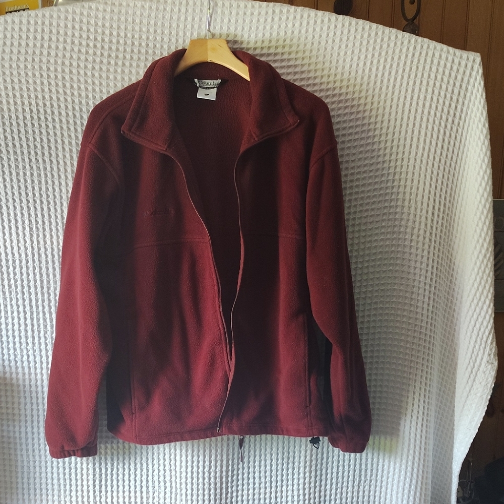 Columbia Men's Wine Red Fleece Jacket Large EUC